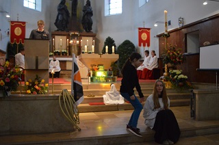 Foto vom Predigtspiel beim Gottesdienst